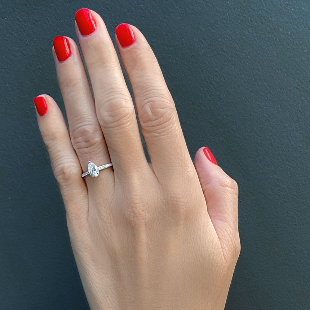 bague de fiançailles diamant et or solitaire taille poire