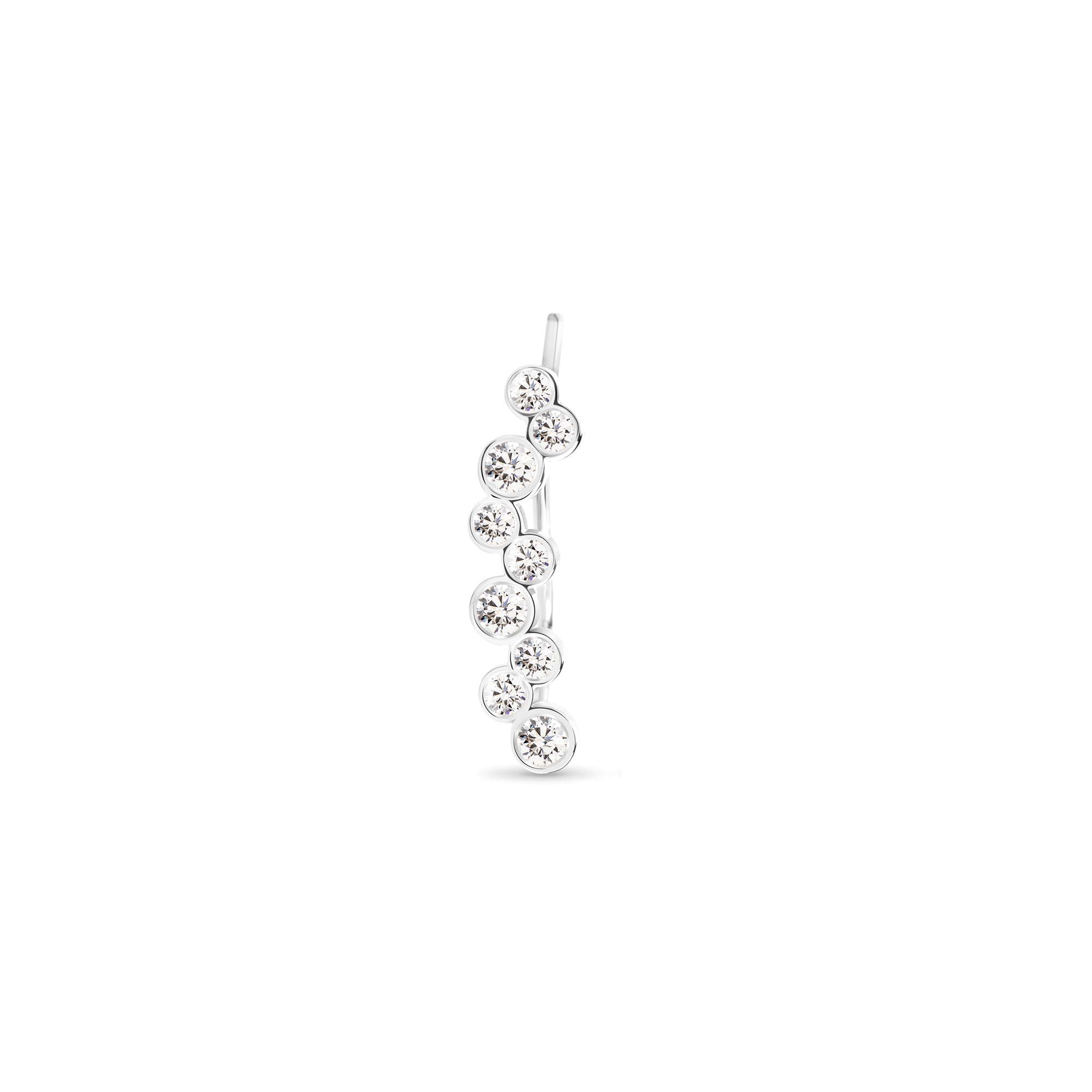 Boucle d'oreilles en diamants naturels qui remonte le long du lobe.